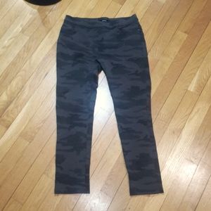 Sanctuary camouflage leggings SZ 10